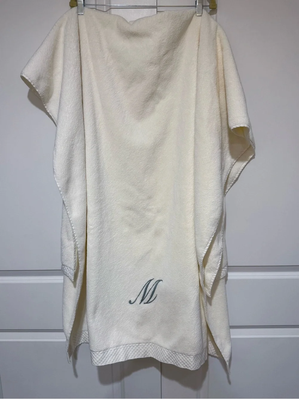 Garnet Hill Cream Cotton monogrammed Beach/Pool Towel 40x70”